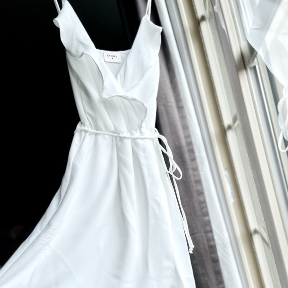 ⬇️ Everly White Flowy Dress NWOT - Picture 5 of 12